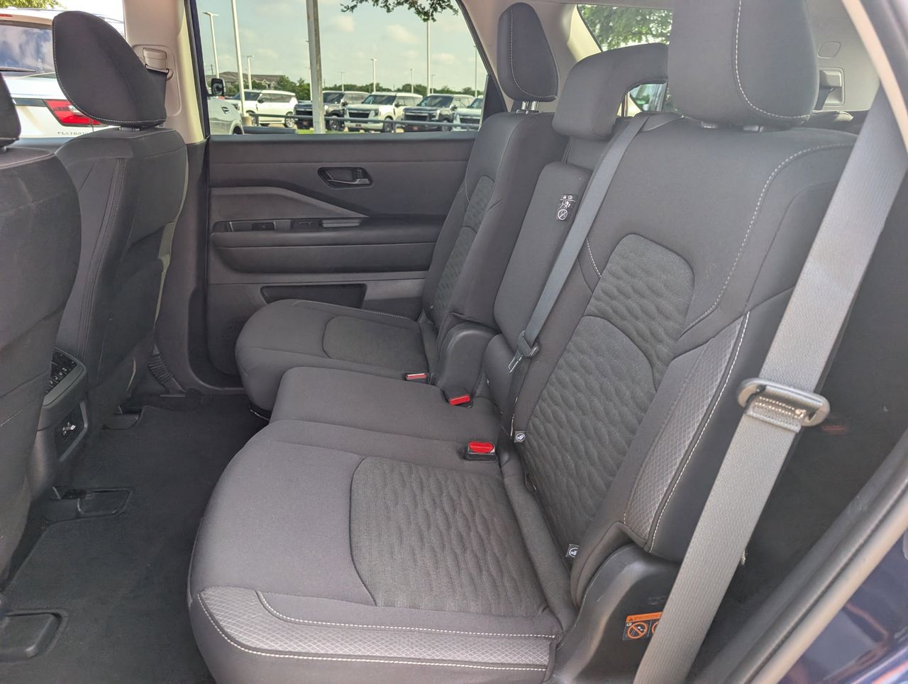 2025 Nissan Pathfinder SV - Photo 27