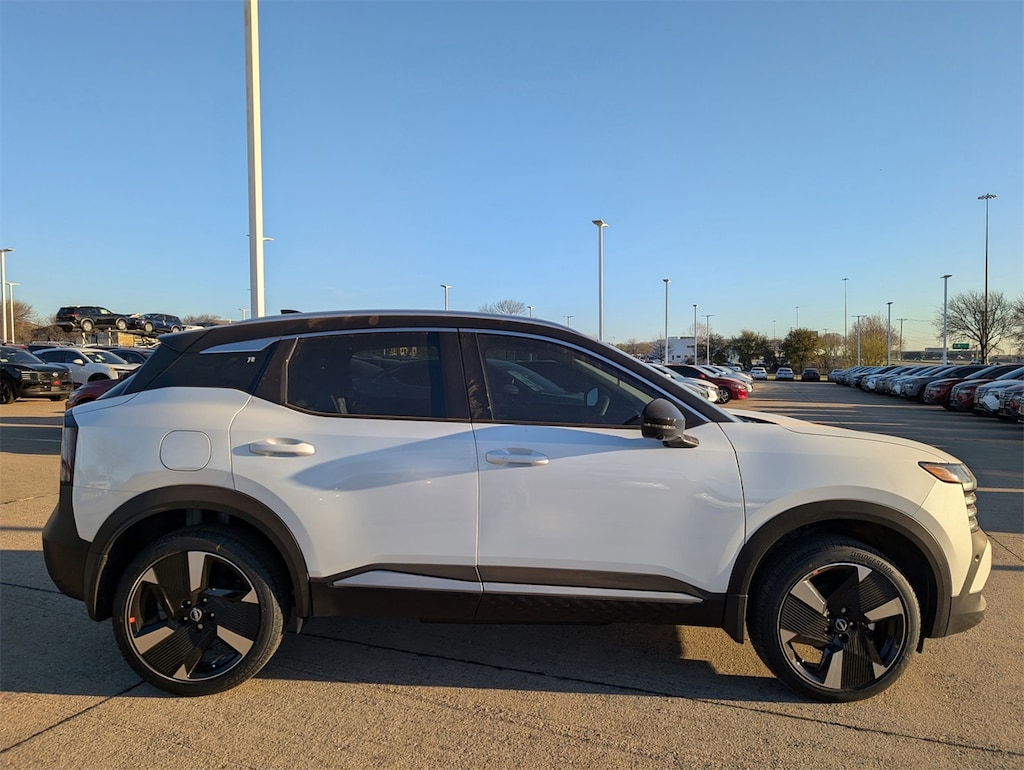New 2025 Nissan Kicks SR SUV