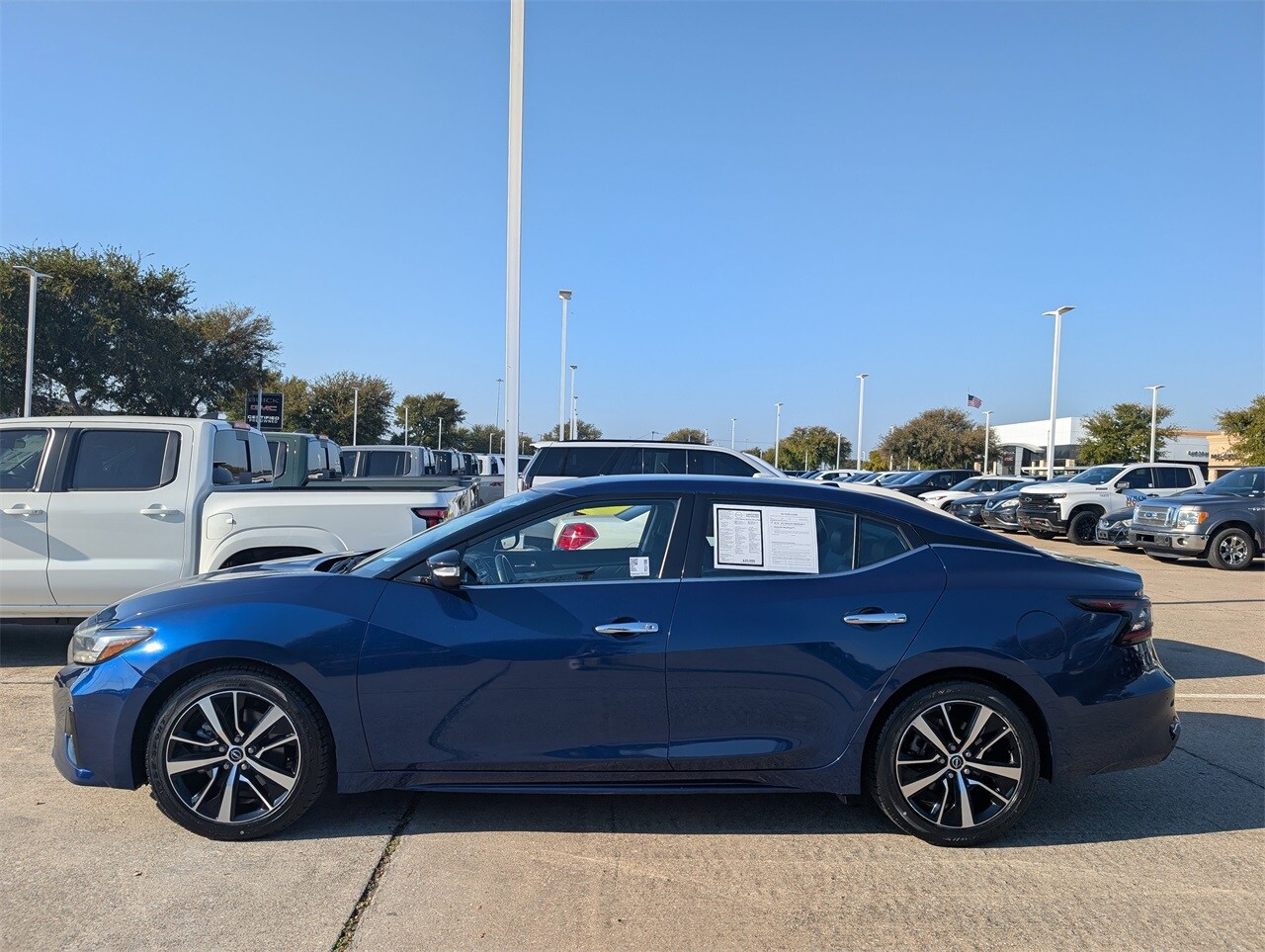 2023 Nissan Maxima SV photo 2