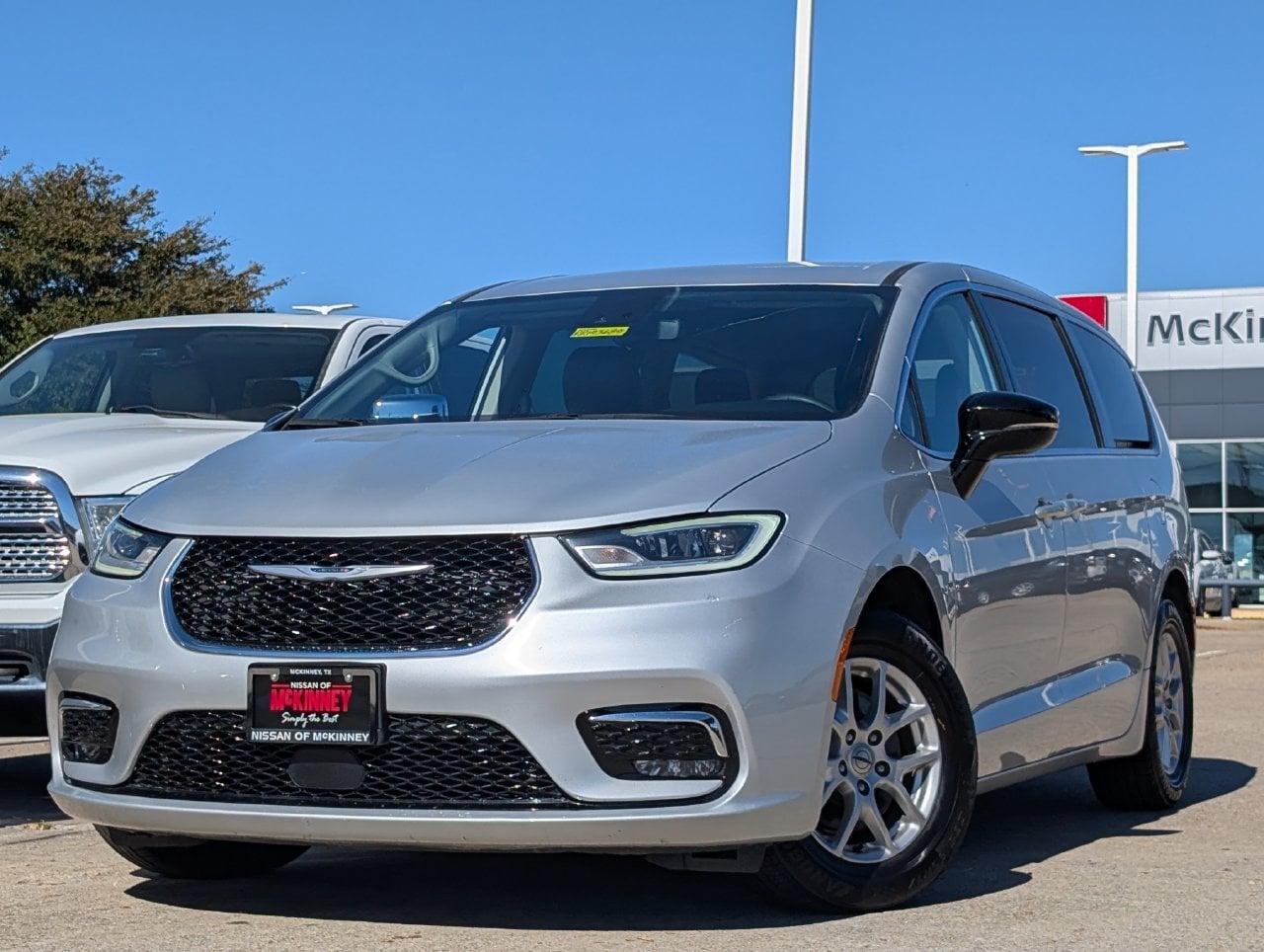 Silver Mist 2024 Chrysler Pacifica Minivan Front-Wheel Drive Automatic