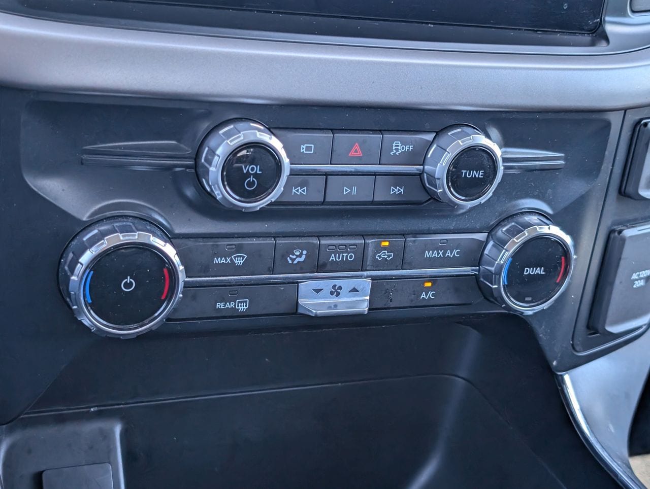 2025 Ford F-150 XLT - Photo 15