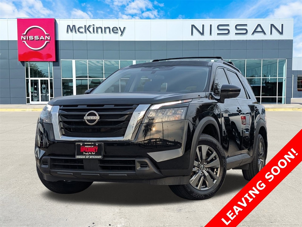 2024 Nissan Pathfinder SV's photo