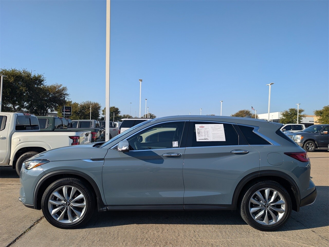 2022 Infiniti QX50 Essential photo 3