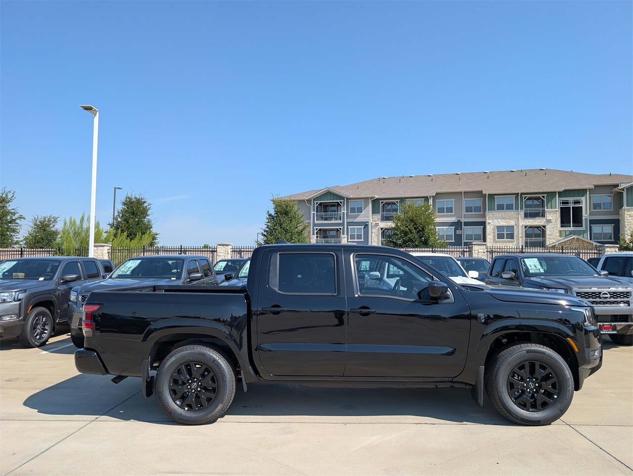 2026 Nissan Frontier photo 2