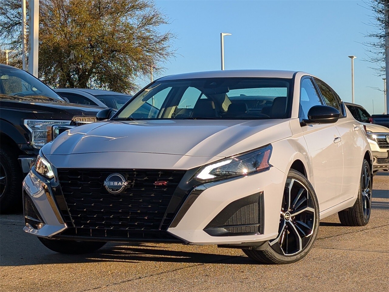 2025 Nissan Altima 2.5 SR photo 2