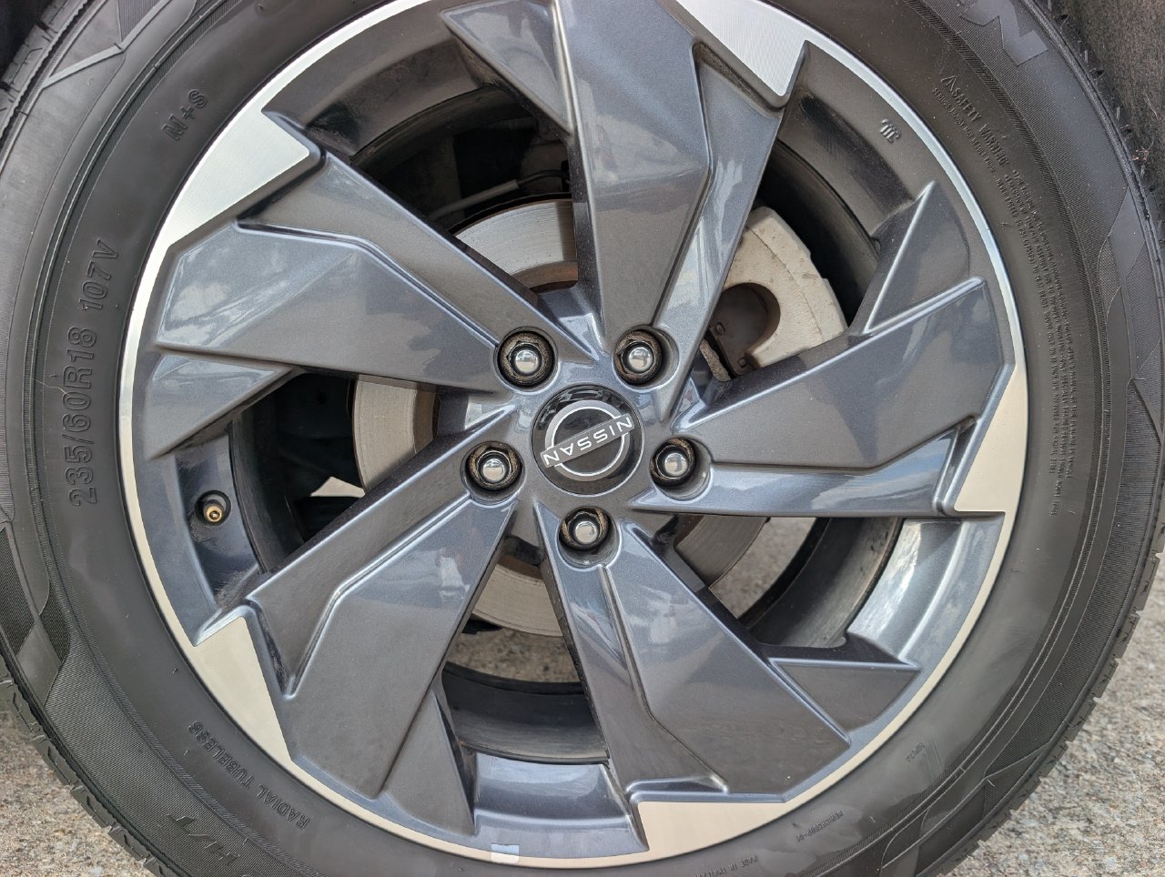 2024 Nissan Rogue SV thumbnail 7