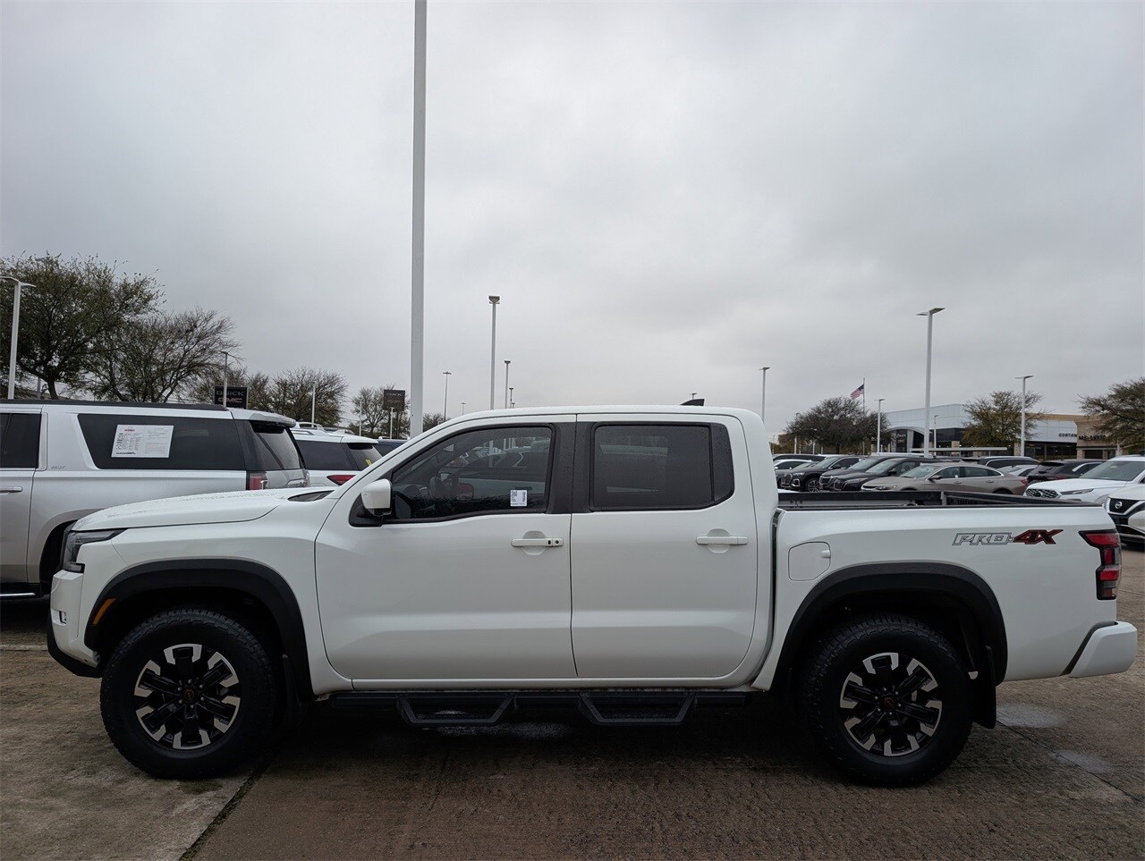 2023 Nissan Frontier PRO-4X photo 2