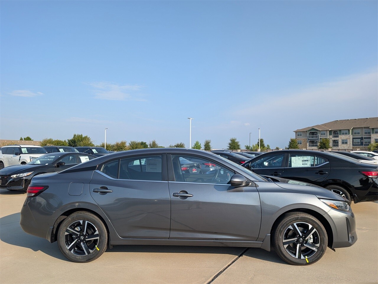 2025 Nissan Sentra SV photo 3