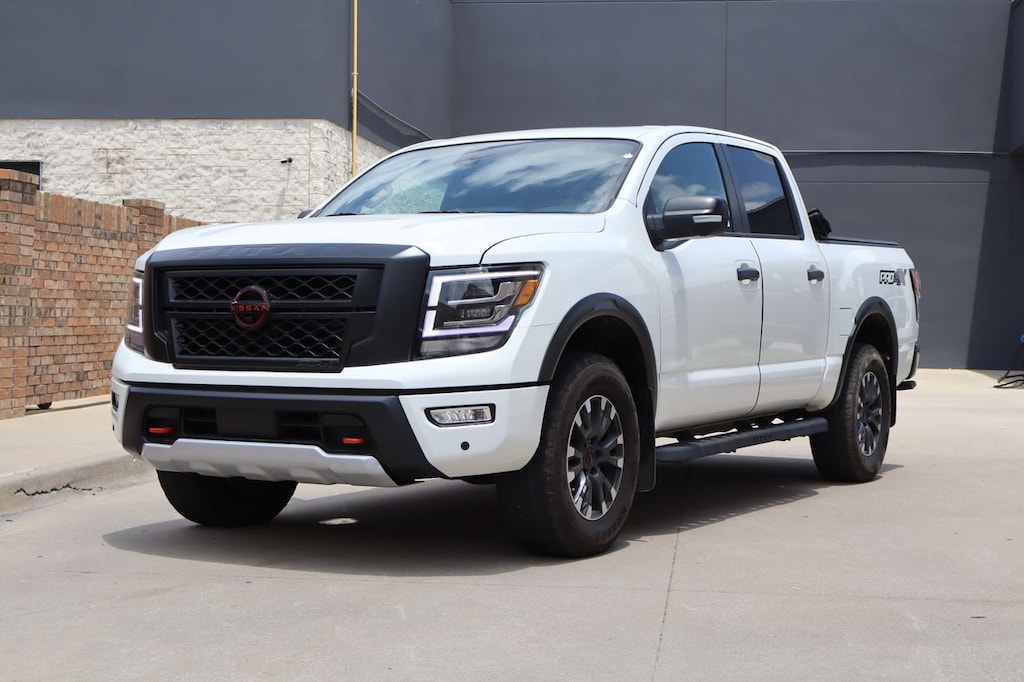 Used 2024 Nissan Titan PRO-4X w/Nav/Convp/Moonroofp/Utilityp Truck Crew Cab