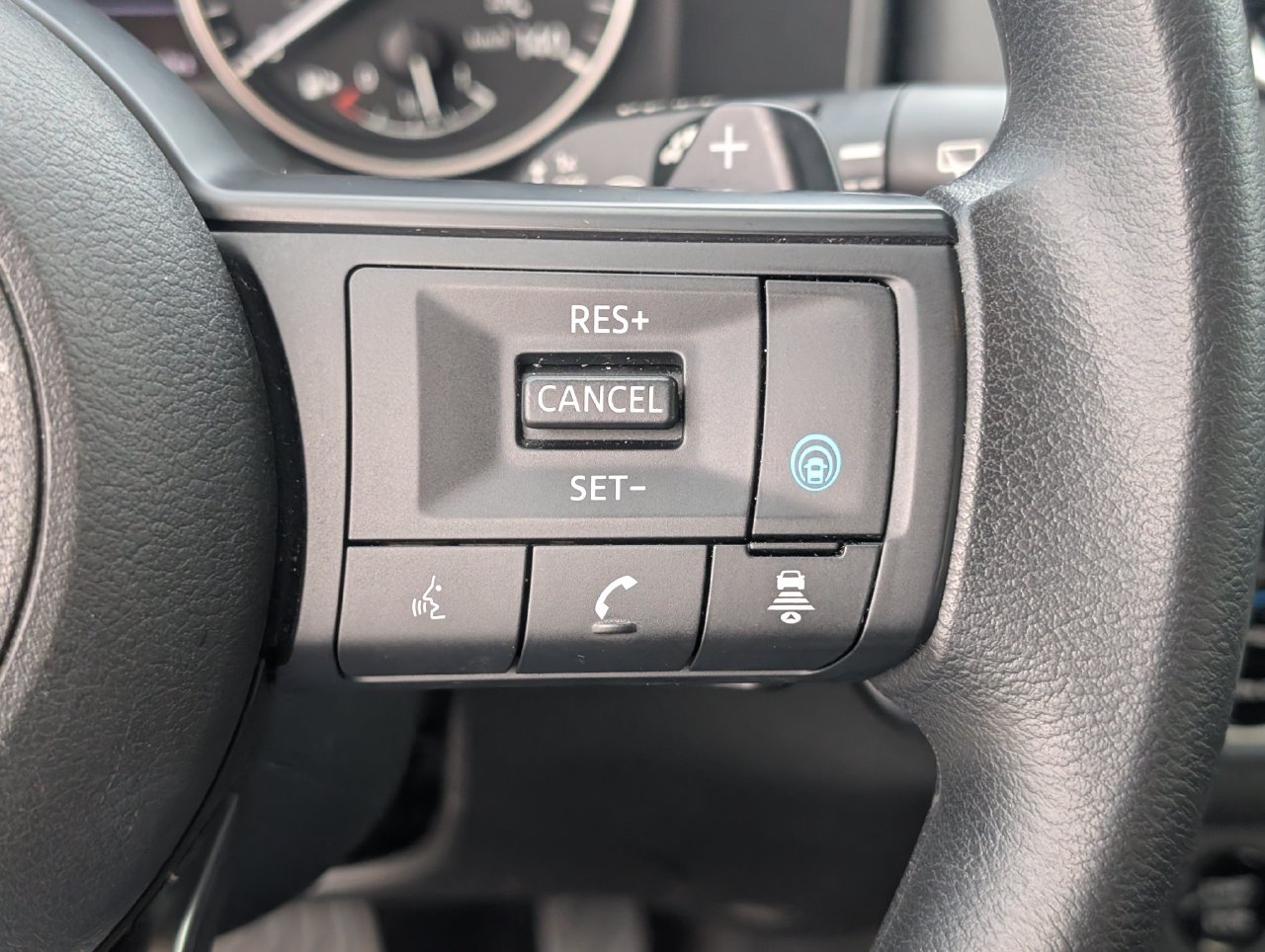 2024 Nissan Rogue SV thumbnail 22