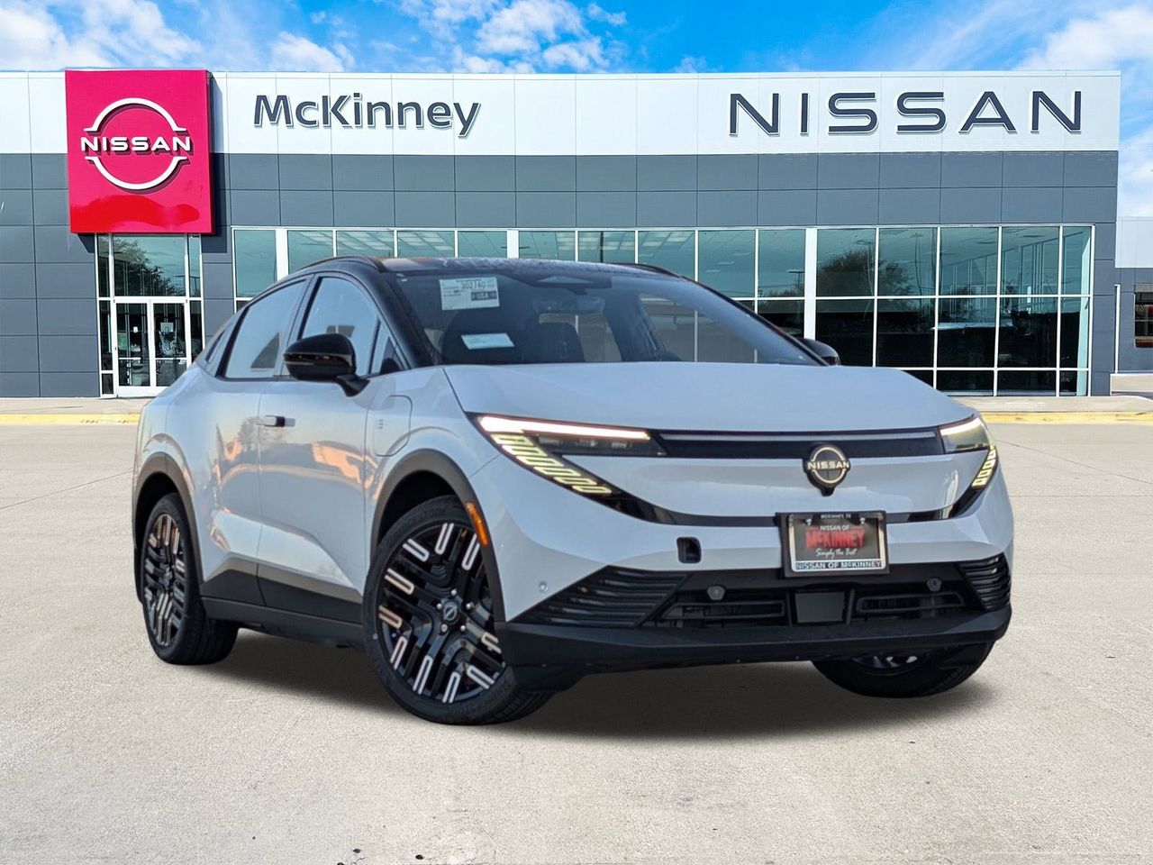 2026 Nissan Leaf Platinum+'s photo