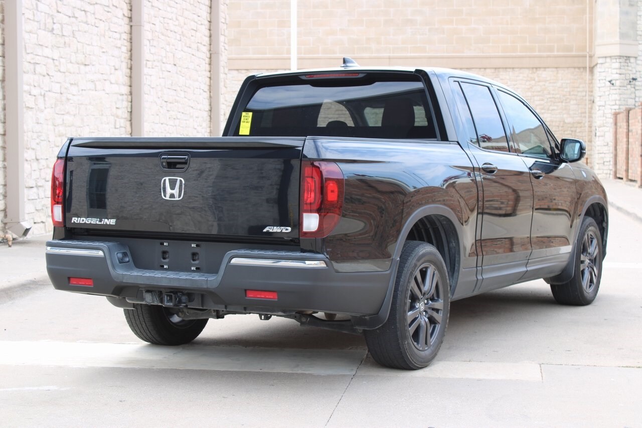 2019 Honda Ridgeline Sport photo 2