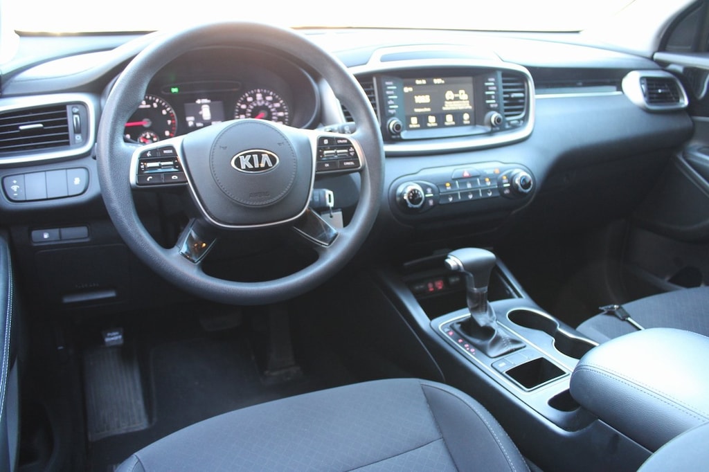 Used 2019 Kia Sorento L w/3rdrowseating SUV