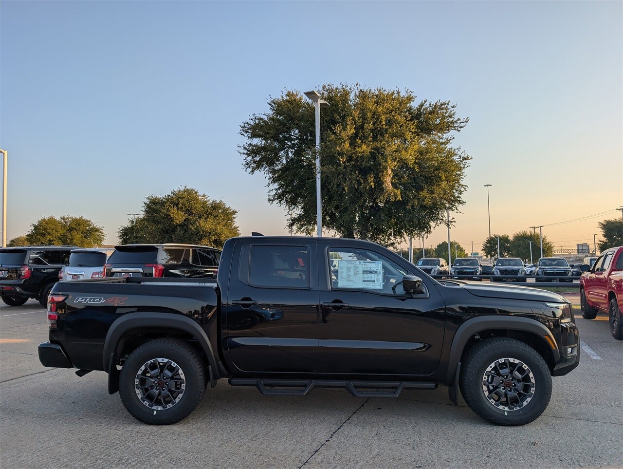 2026 Nissan Frontier photo 2