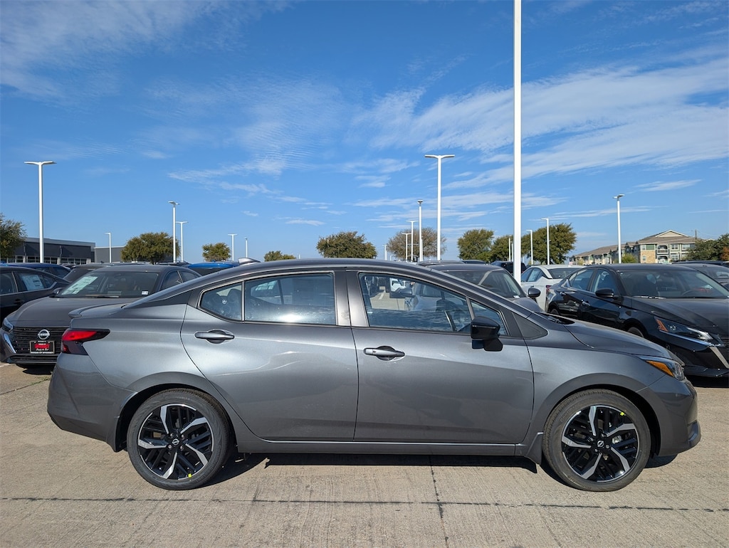 New 2025 Nissan Versa 1.6 SR Sedan