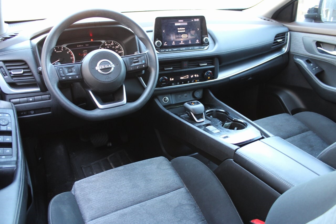 2023 Nissan Rogue SV photo 2