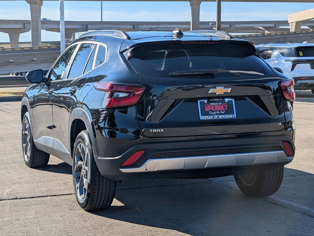 Used 2025 Chevrolet Trax LT w/Convpkg SUV