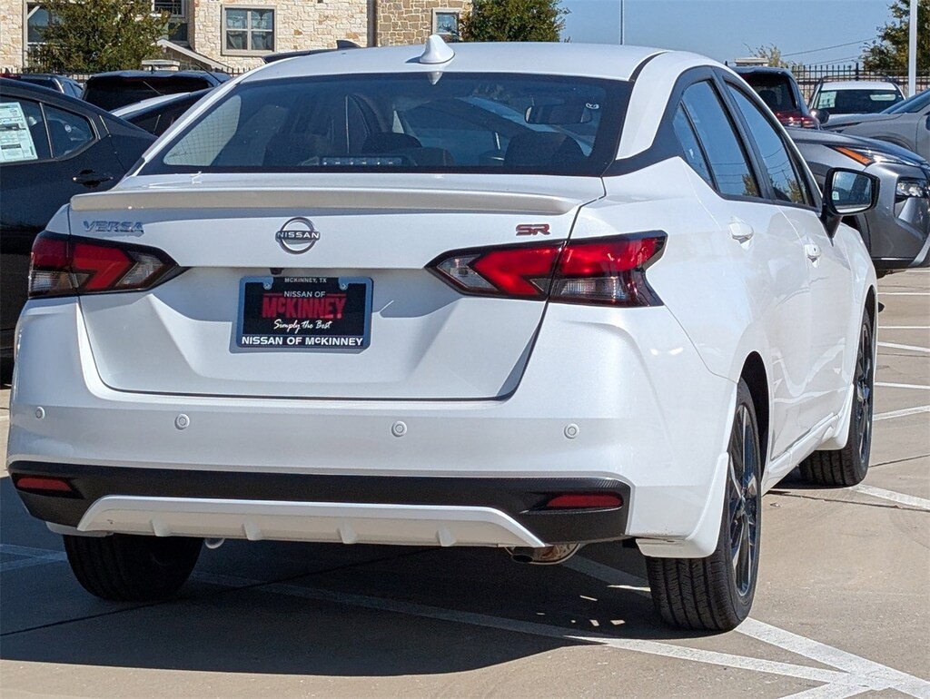 New 2025 Nissan Versa 1.6 SR Sedan