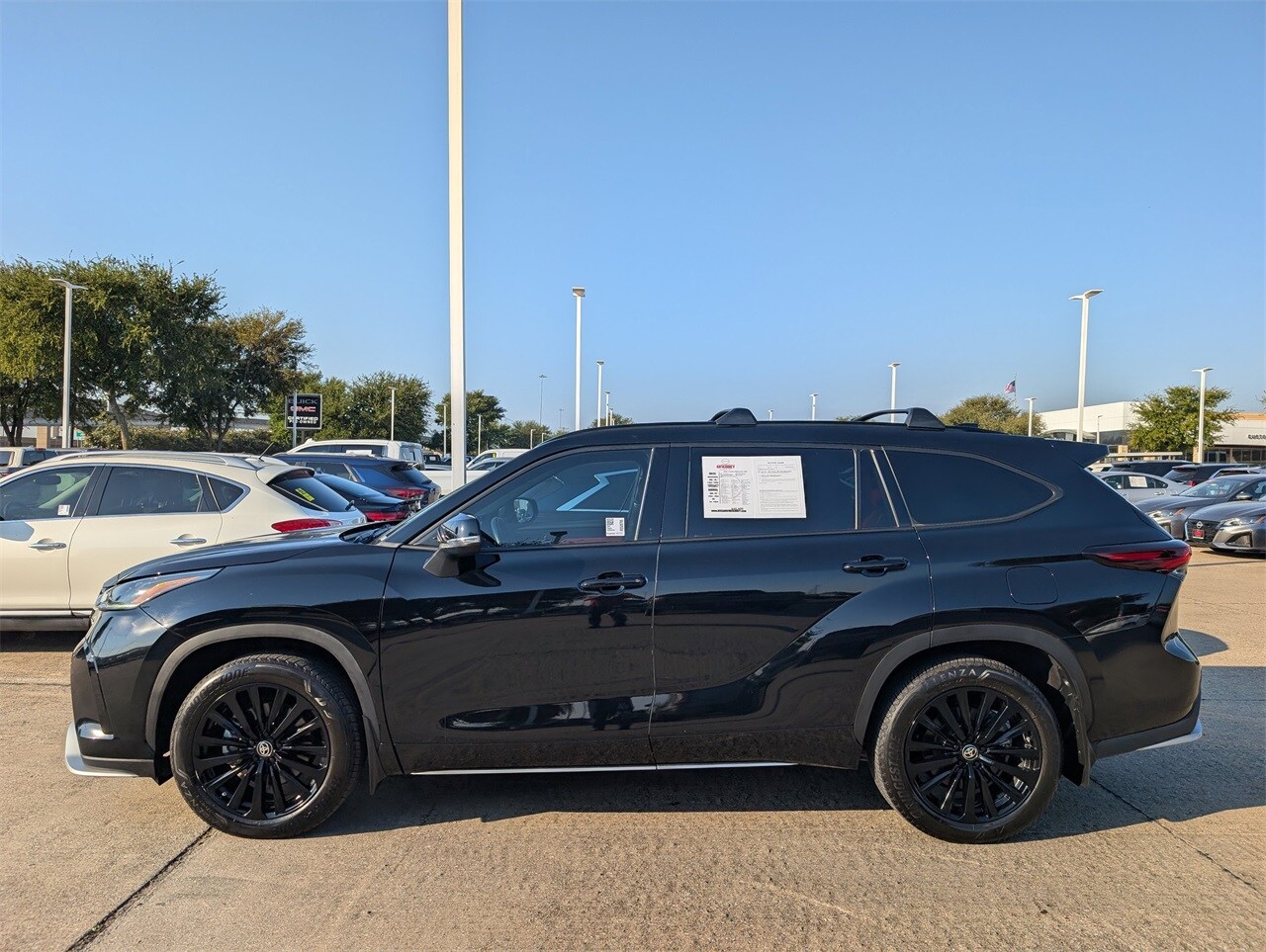2024 Toyota Highlander XSE photo 2