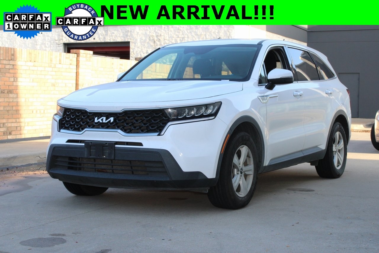 2023 Kia Sorento LX's photo