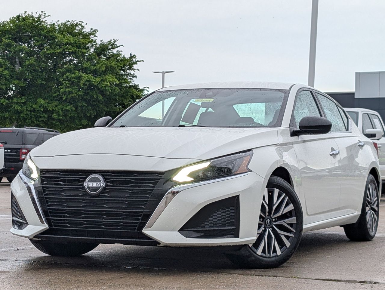 View vehicle photo 2