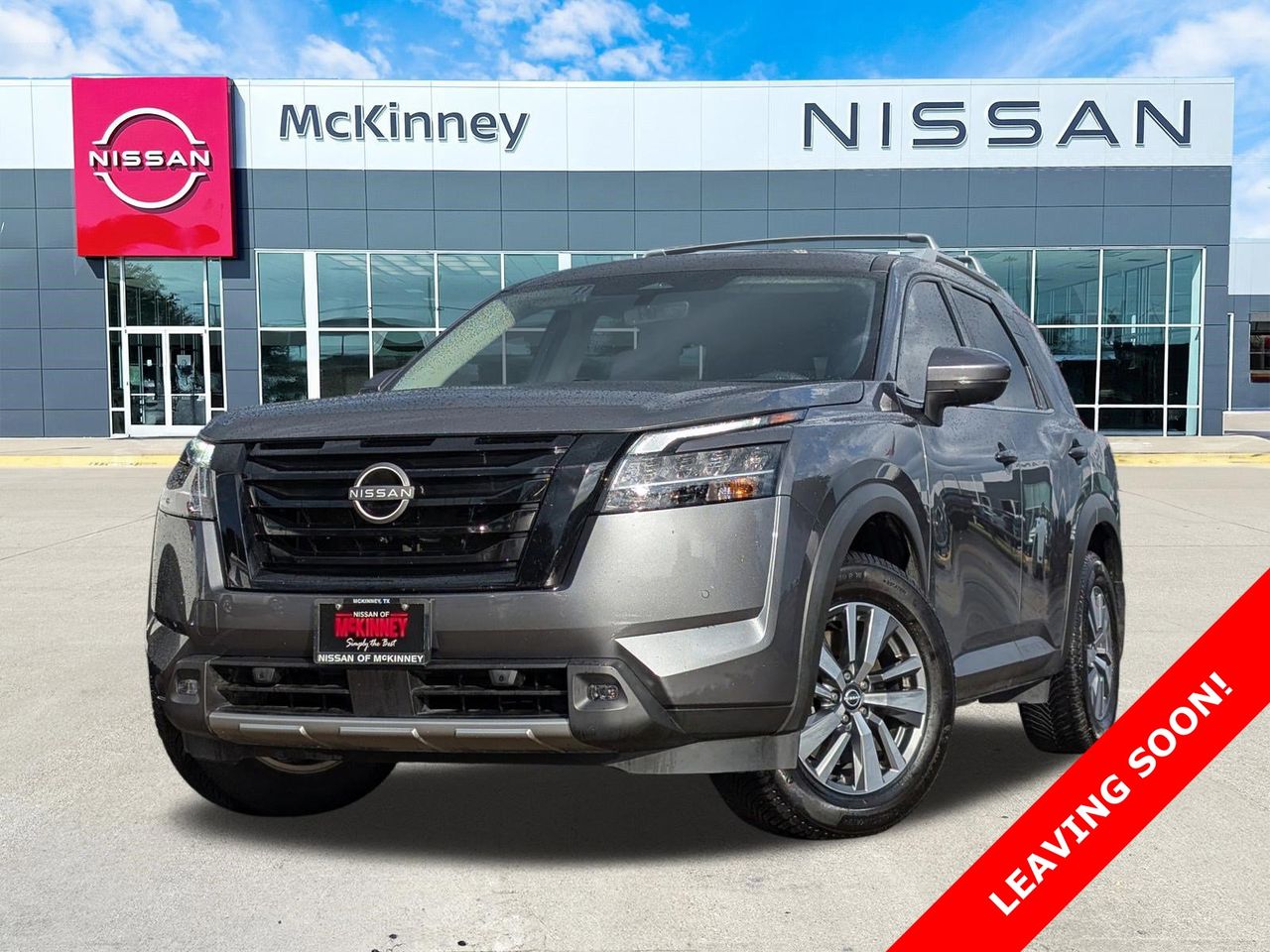 2024 Nissan Pathfinder SL 2WD's photo