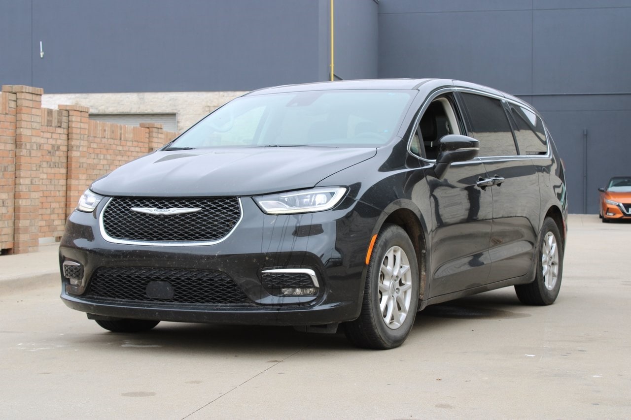 Used 2023 Chrysler Pacifica Touring L with VIN 2C4RC1BG8PR553770 for sale in Mckinney, TX
