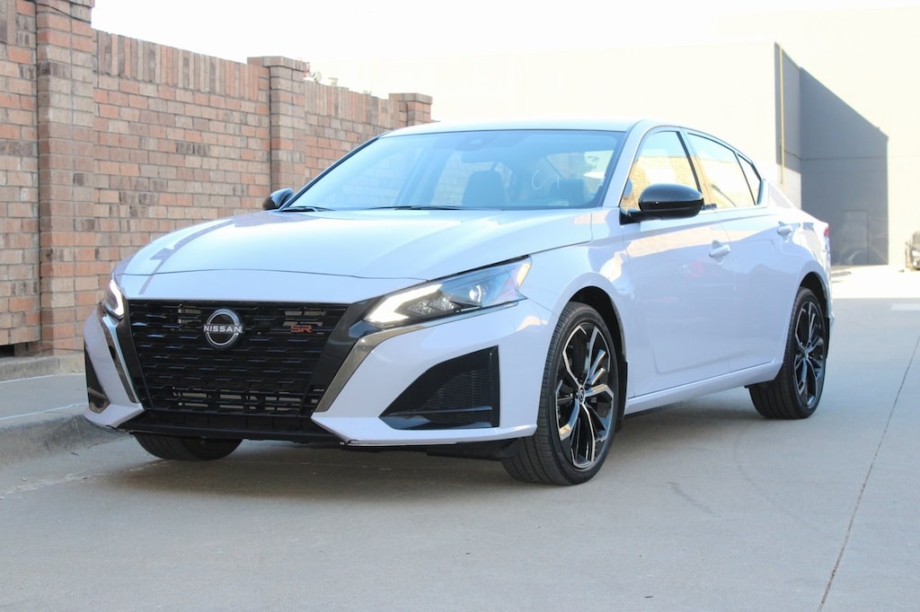 Used 2025 Nissan Altima 2.5 SR Sedan
