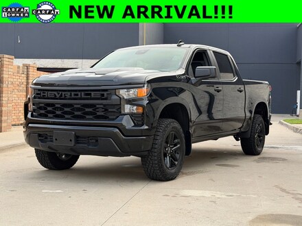 2025 Chevrolet Silverado 1500 Custom Trail Boss w/Midnightedition Truck Crew Cab