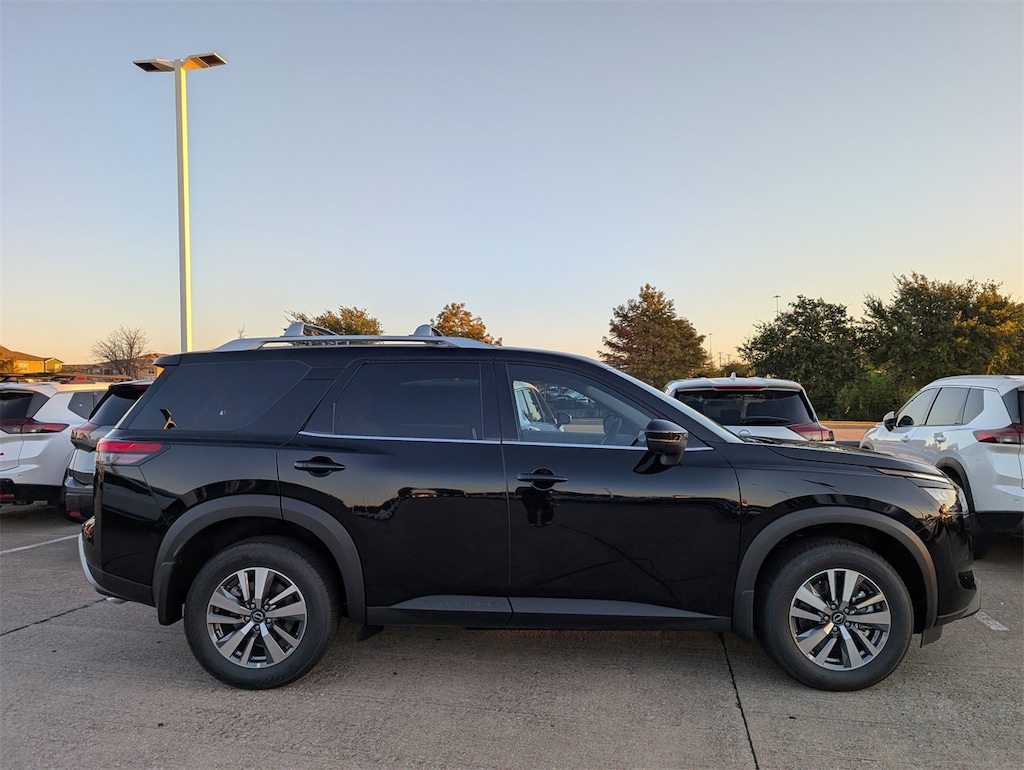 New 2025 Nissan Pathfinder SL SUV