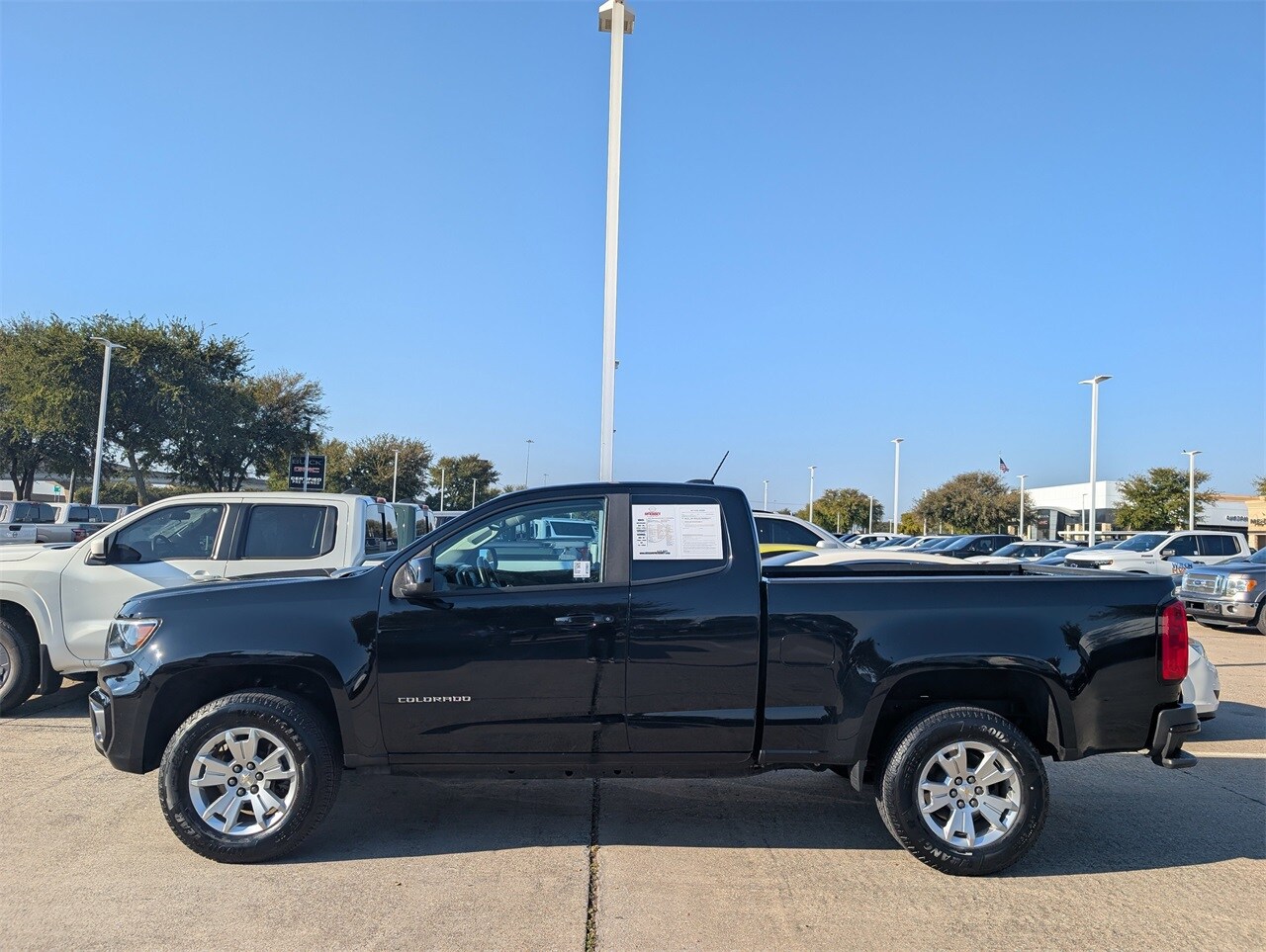 2021 Chevrolet Colorado LT photo 2