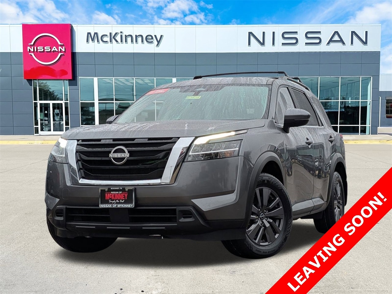 2022 Nissan Pathfinder SV's photo