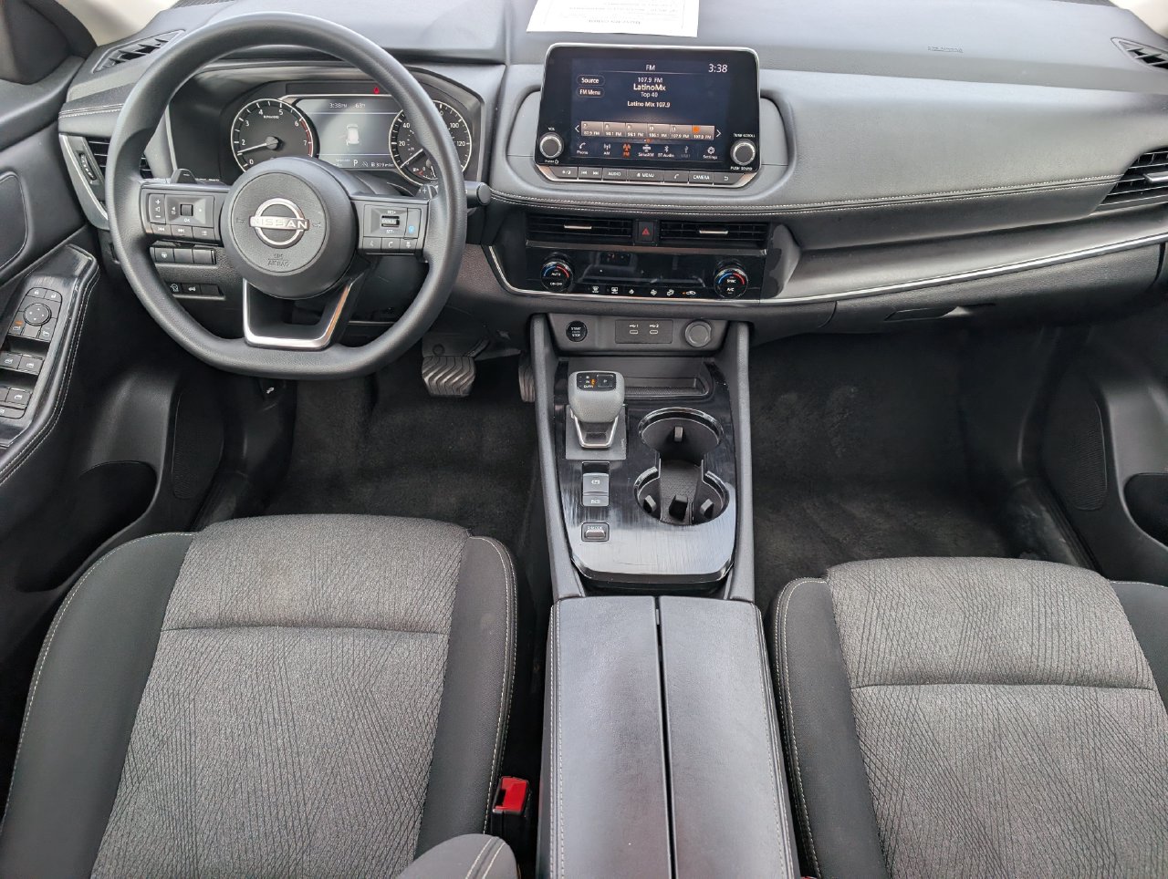 2024 Nissan Rogue SV thumbnail 9