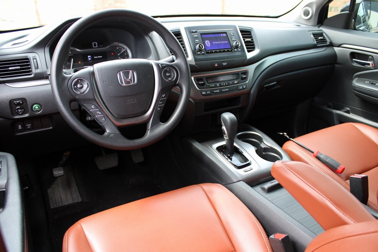 2019 Honda Ridgeline Sport photo 3