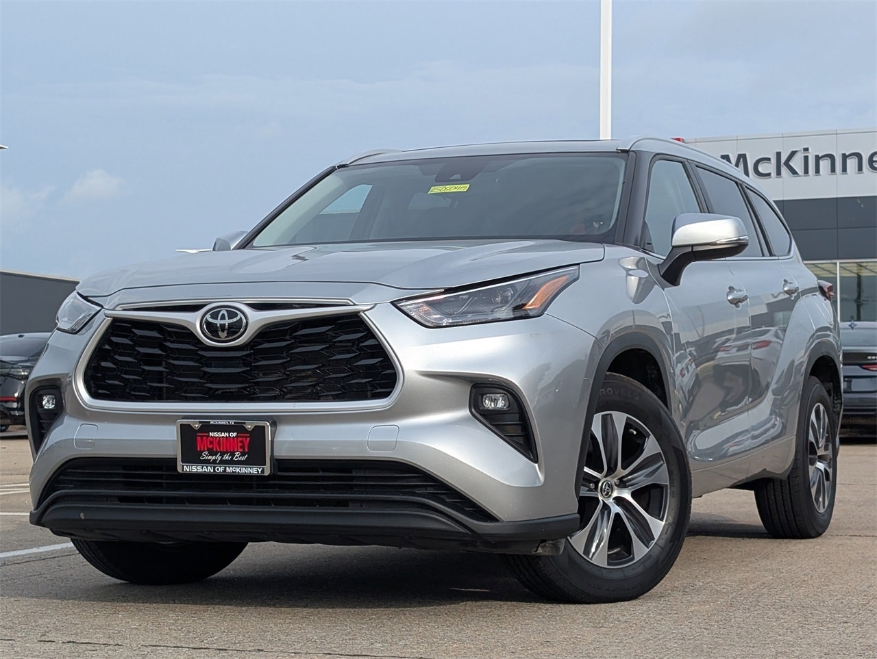 Used 2024 Toyota Highlander LE with VIN 5TDKDRAH6RS050417 for sale in Mckinney, TX