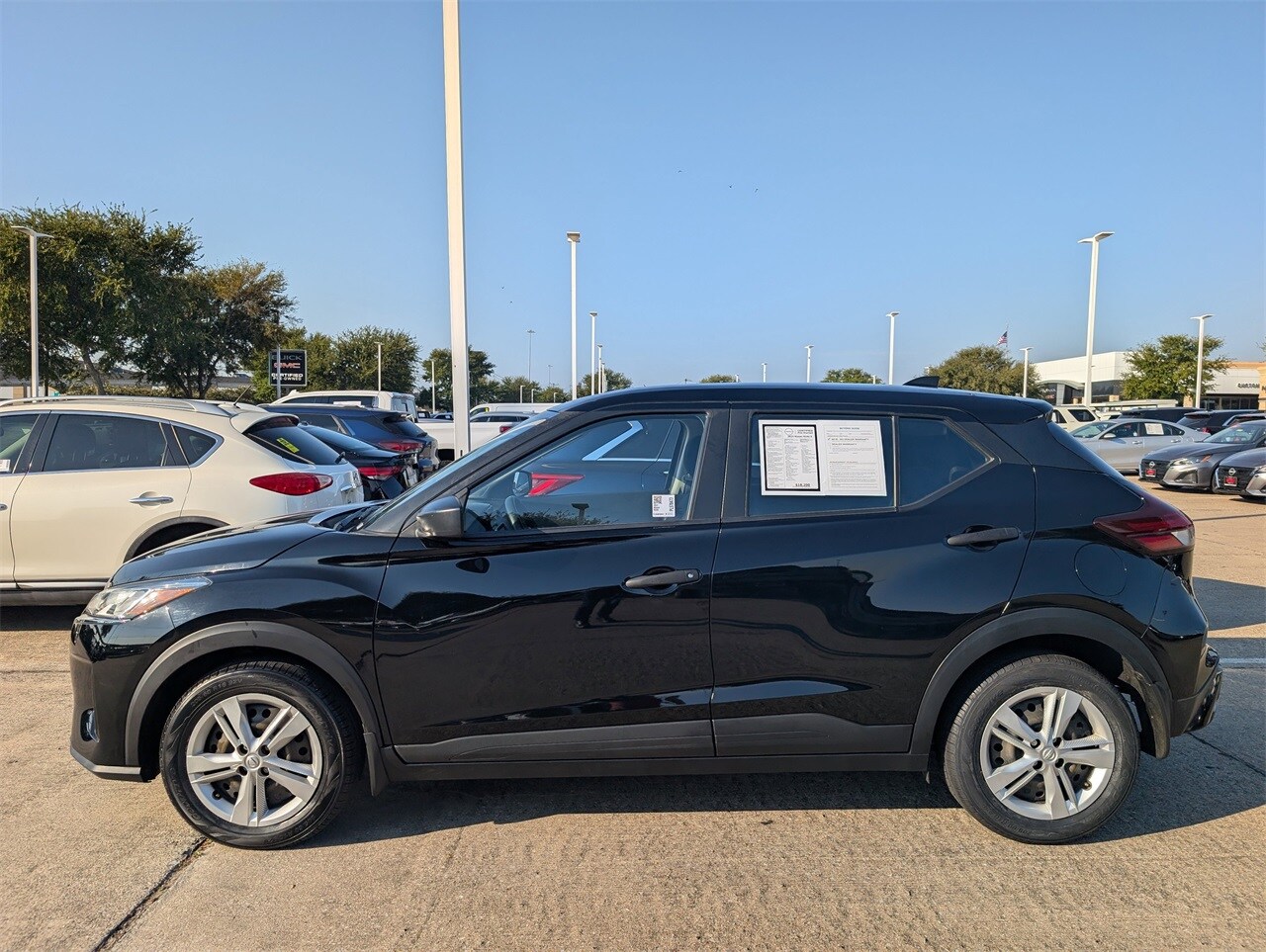 2023 Nissan Kicks S photo 2