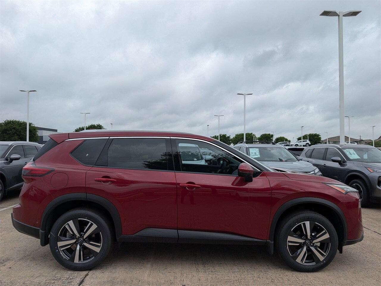 2025 Nissan Rogue SL photo 3