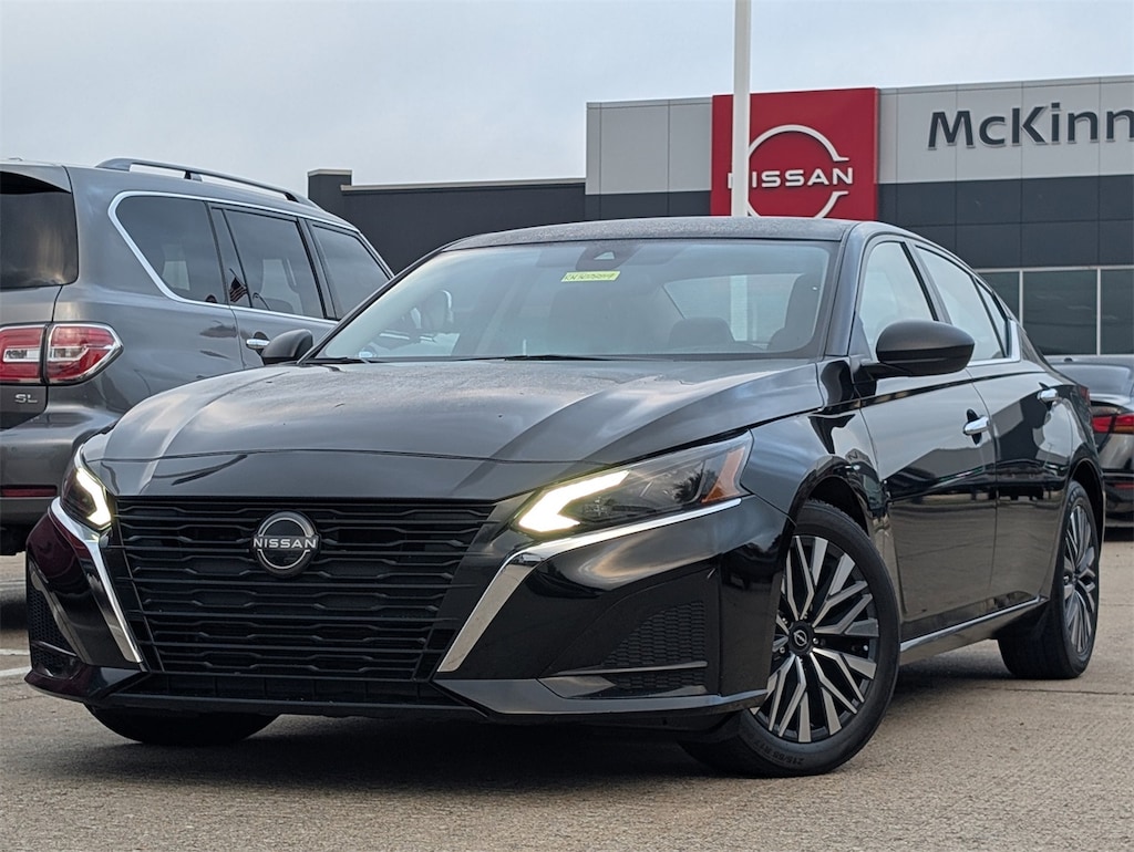 Used 2024 Nissan Altima 2.5 SV Sedan