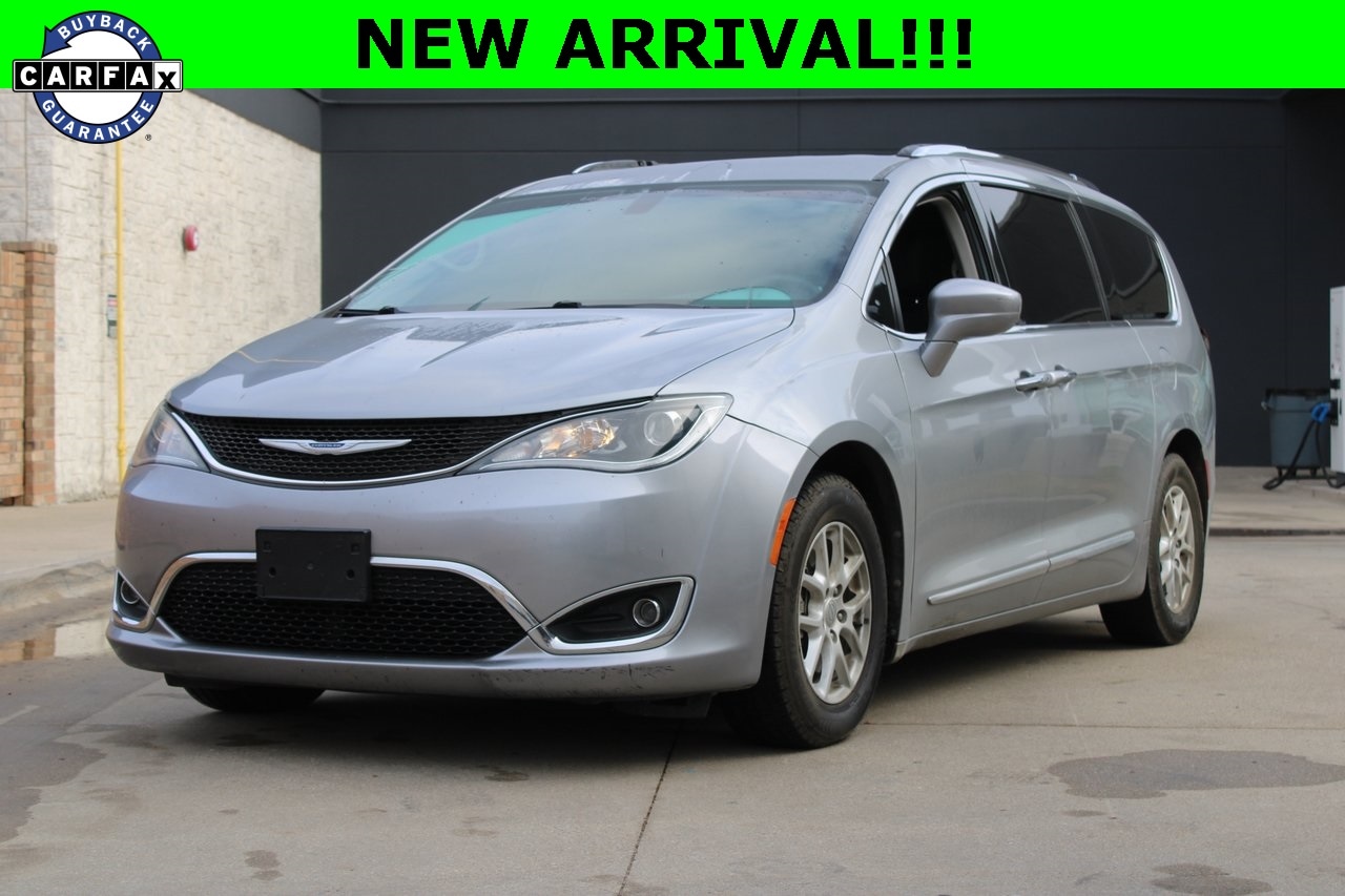 2020 Chrysler Pacifica Touring L's photo