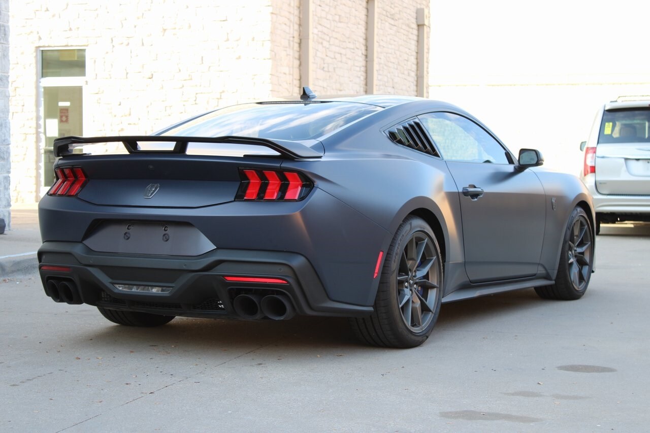 2025 Ford Mustang Dark Horse photo 3
