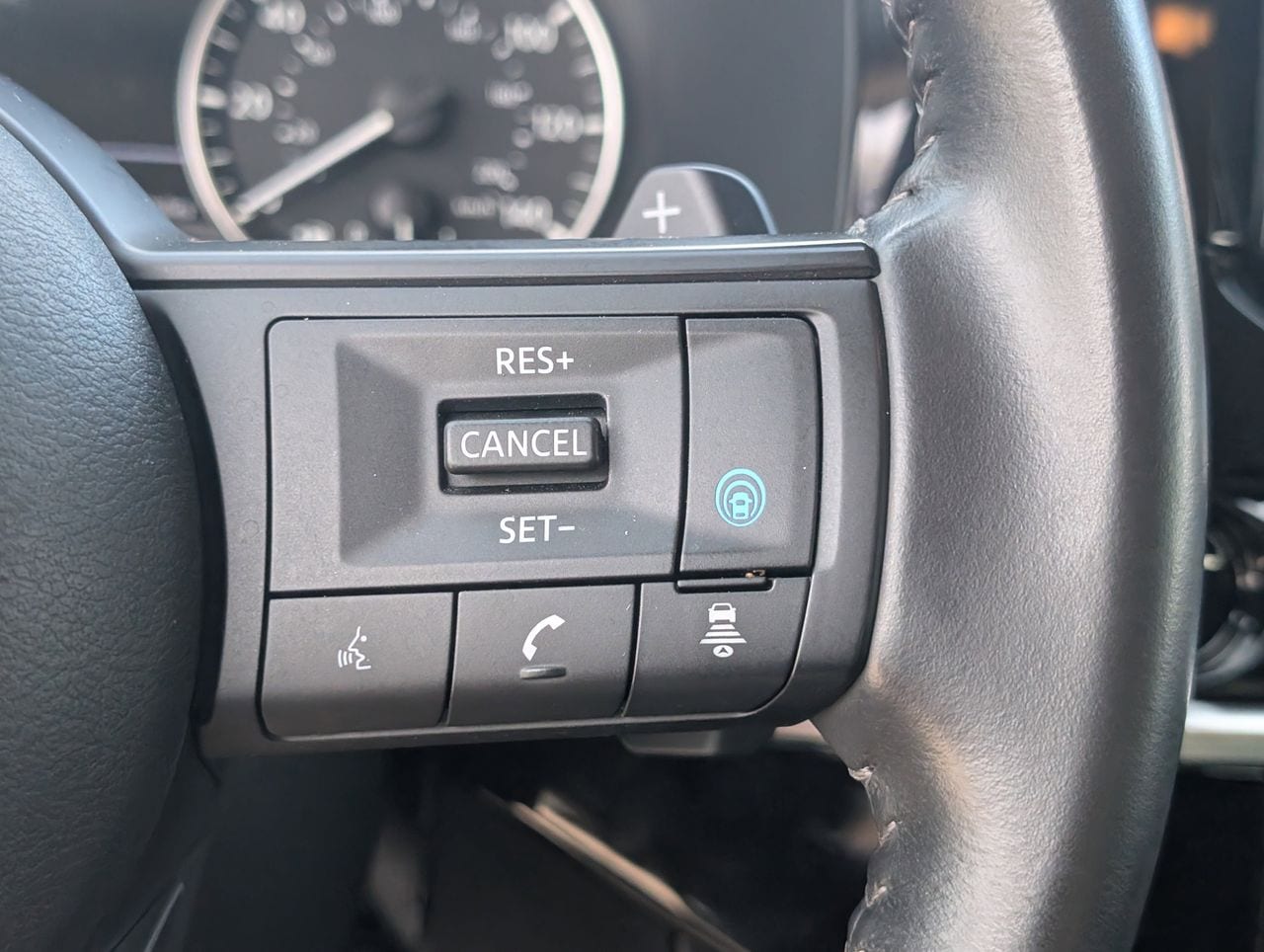 2025 Nissan Pathfinder SV - Photo 22