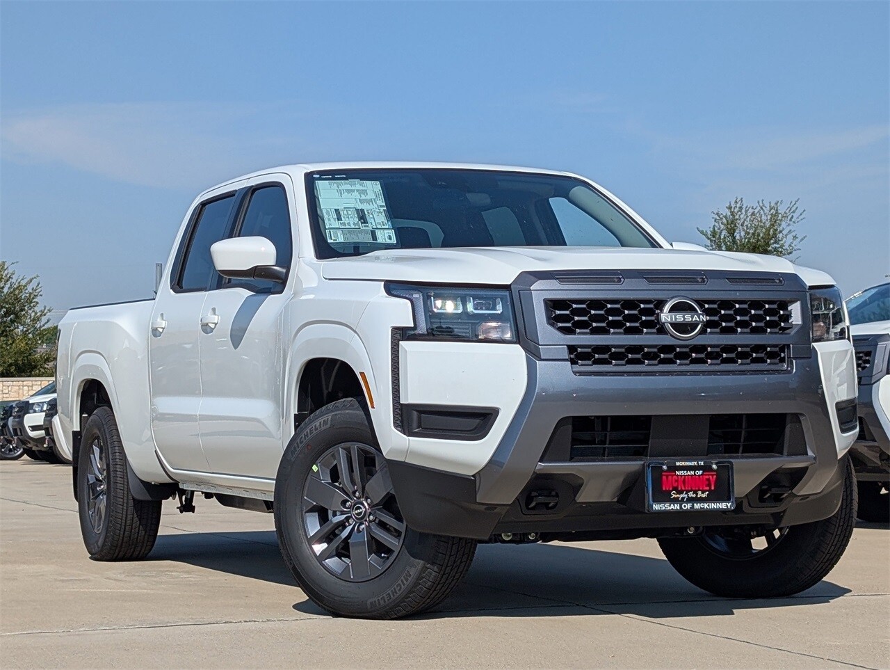 2026 Nissan Frontier photo 2