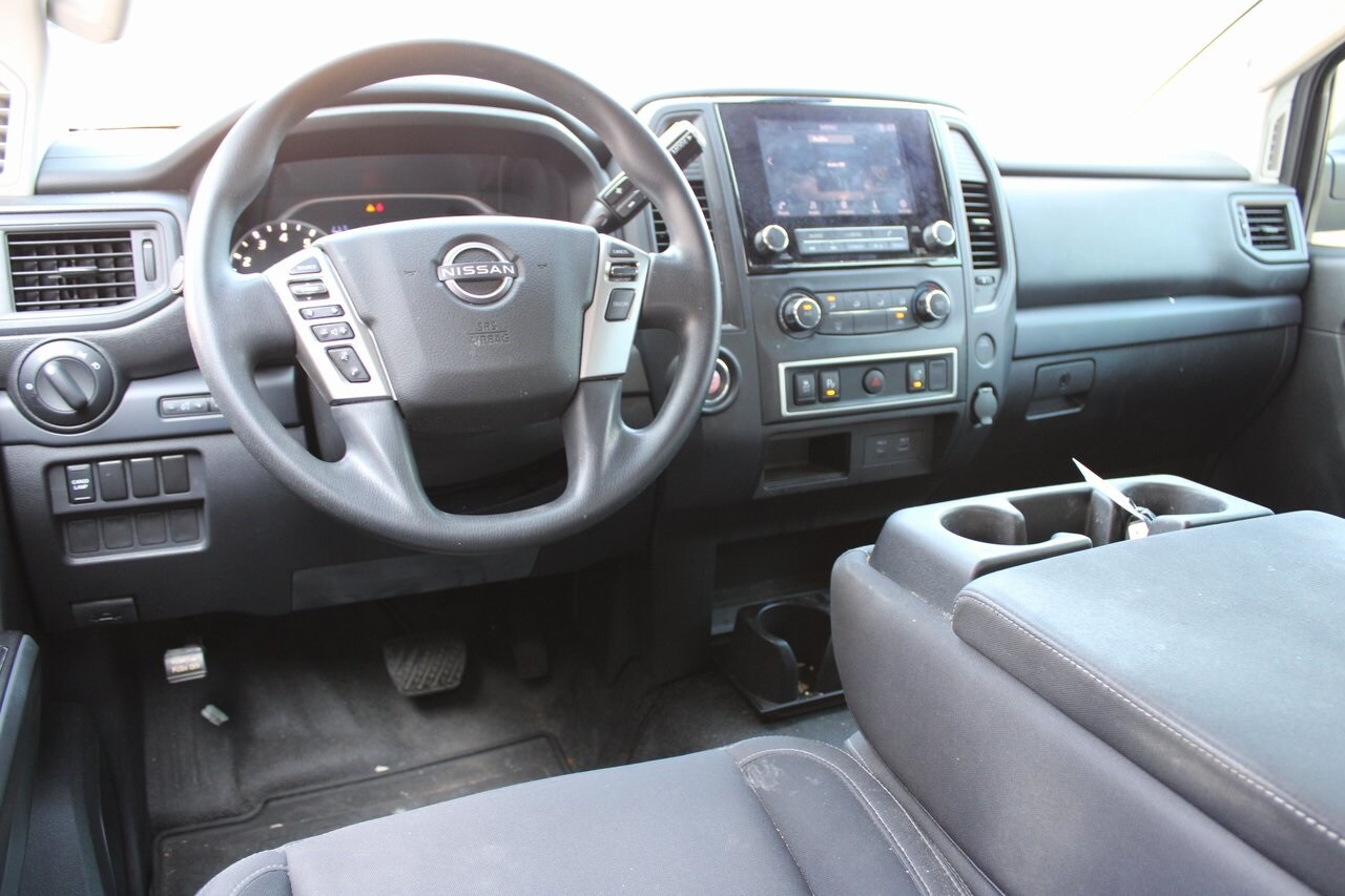 2023 Nissan Titan S photo 3