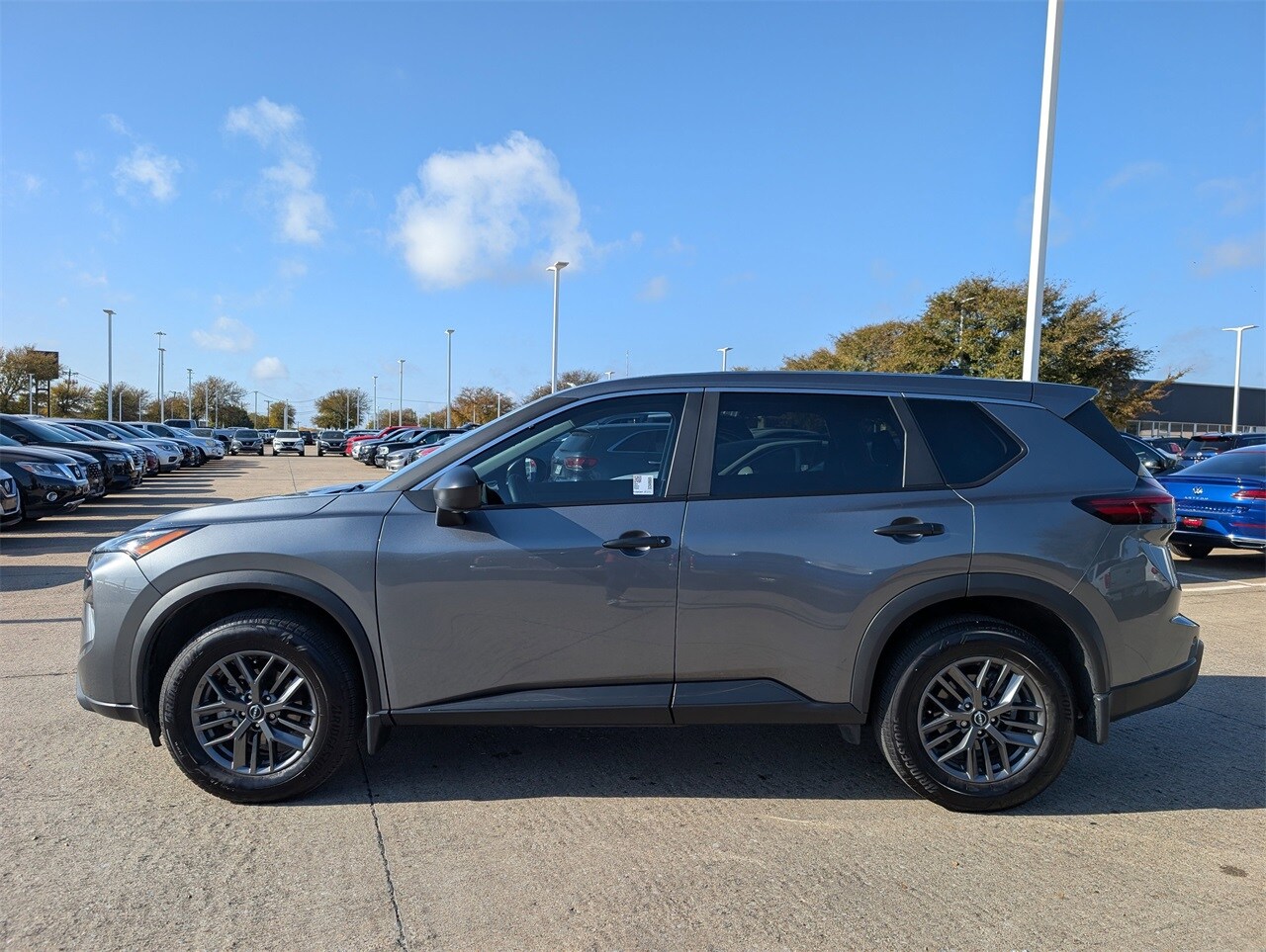 2025 Nissan Rogue S photo 2