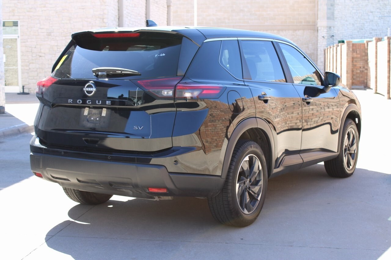 2024 Nissan Rogue SV photo 2