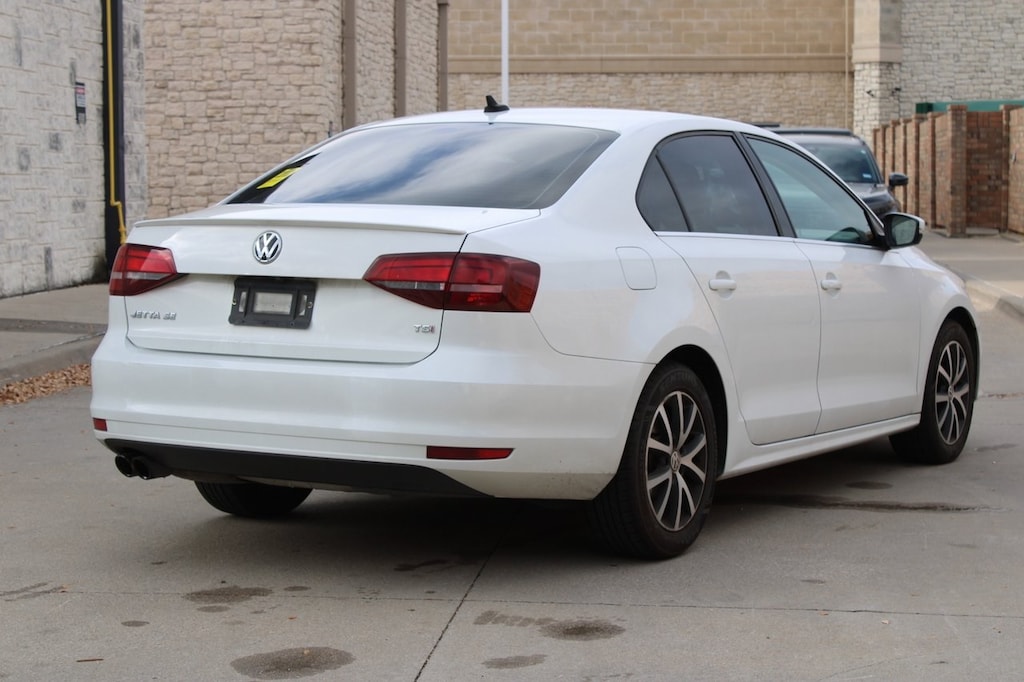 Used 2017 Volkswagen Jetta 1.4T SE Sedan