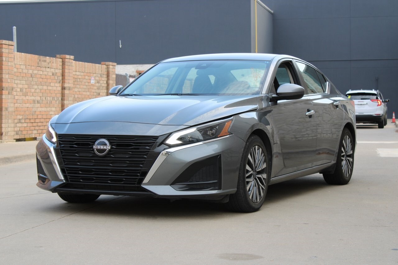 2023 Nissan Altima 2.5 SV photo 2