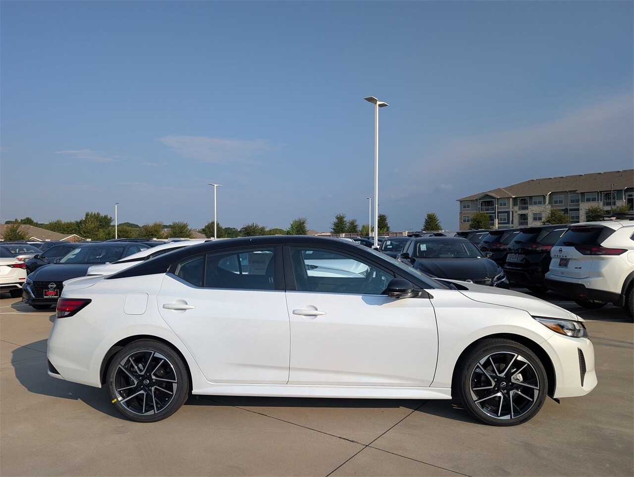 2025 Nissan Sentra SR photo 3