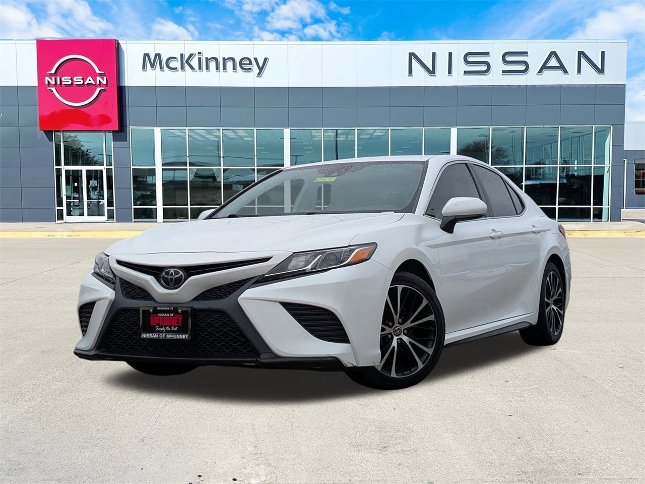 2020 Toyota Camry SE's photo