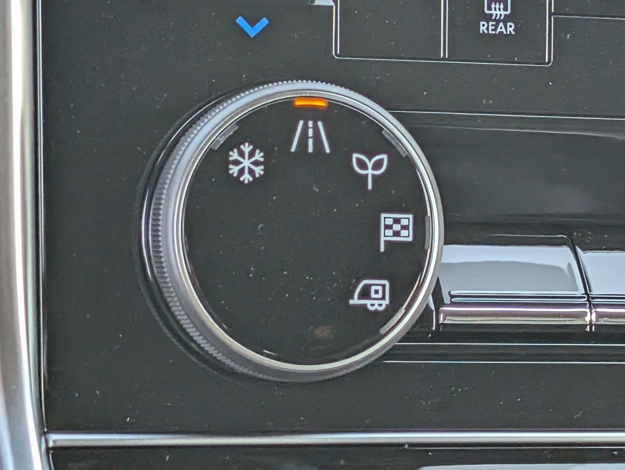 2026 Nissan Armada SL - Photo 14